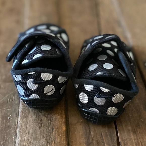 NWOT Nike Rare black and metallic silver polka dot crib shoe - Picture 4 of 4